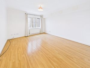 LIVING ROOM- click for photo gallery